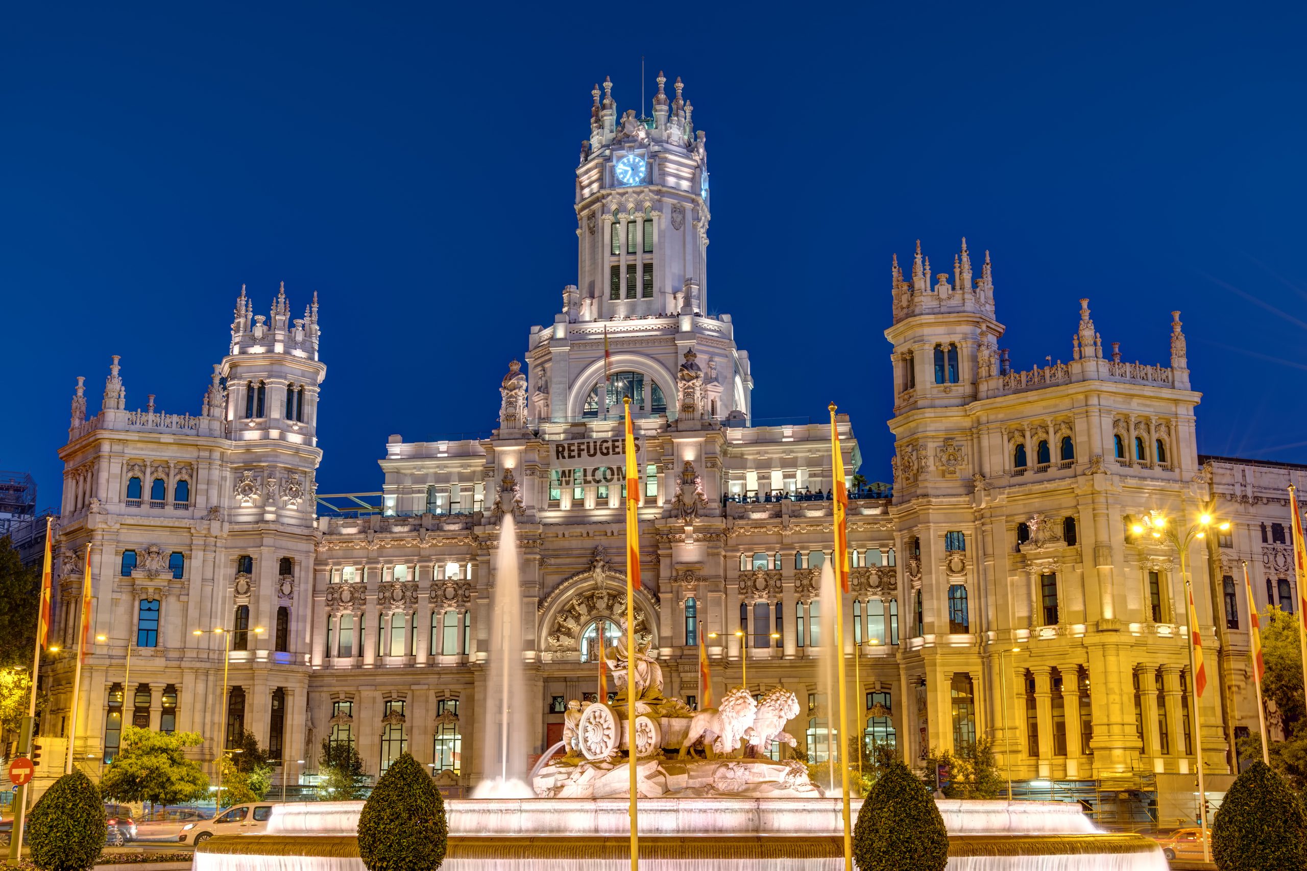 plaza-de-cibeles-in-madrid-at-night-2023-11-27-05-13-31-utc